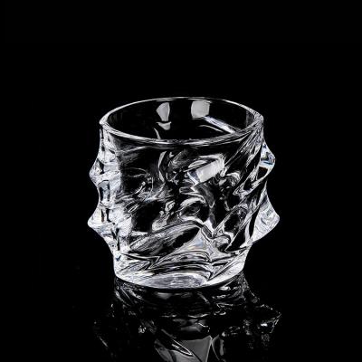 China Modern Wine Accessories Set Crystal Clear Glass Whiskey Decanters With 6cups Barware for sale