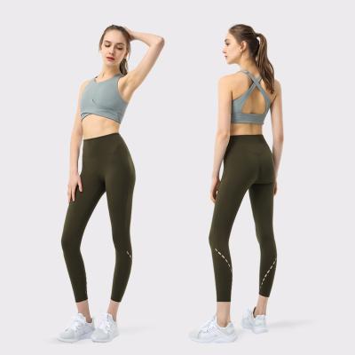 China 3D Max Two Piece Set Women Sports Fashion Backless Breathable American Feeling Bra Quick Dry Hip Lifting Yoga Set Breathable Gym Clothing for sale