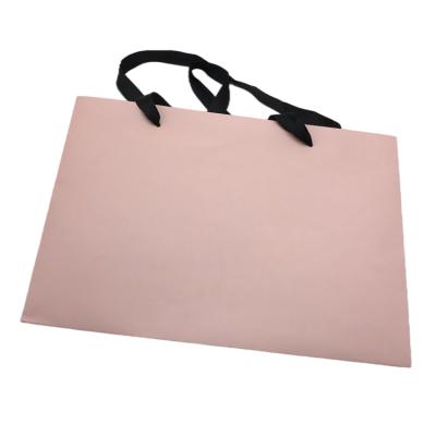 China BEAUTY WRAPPING Custom Gift Apparel Catering Paper Packaging Bags Portable Shopping Bags Printed Kraft Paper Bags for sale