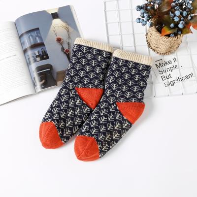 China Sustainable Wholesale Anti Slip Socks Winter Warm Custom Logo Christmas Socks for sale