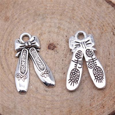 China 100pcs/bag 20x13mm Vintage Antique Silver Plated Bronze Plated Zinc Alloy Embroidered Shoe Charms Pendants ABD-C10015 for sale