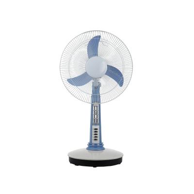 Chine Ventilateur rechargeable ventilateur sur pied DC Portable 18 pouces 12V 12 socle en plastique numérique CE 13 économie d'énergie 3 ou 5 16 pouces d'air de refroidissement à vendre