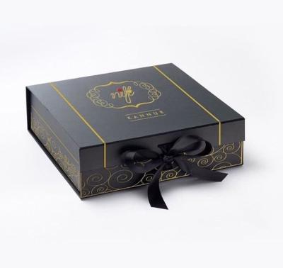 China Recyclable Customize Shiny Bridesmaid Proposal Wedding Gift Boxes Thank You Paper Box With Gold Foil Ribbon for sale