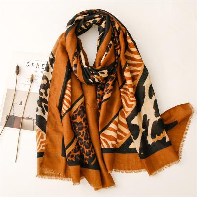 China New Arrival Fashion Squishy Wholesale Ladies Foulard Animal Leopard Printed Long Shawls Head Wraps Zebra Pattern Printing Soft Cotton Scarf for sale