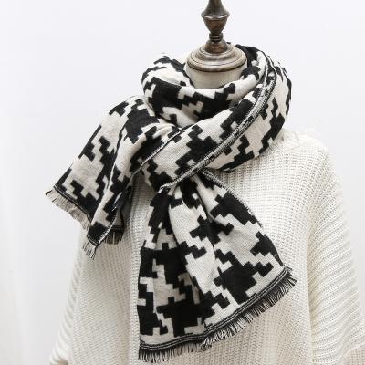 China Good price winter cashmere classic high quality shawl pashmina shawl black and white houndstooth jacquard scarf for sale