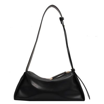 China 2021 latest high quality ladies shoulder bag fashion crescent shape diagonal handbag for daily travel for sale