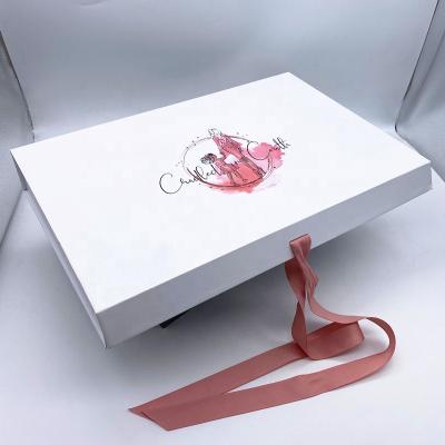 China Recyclable Custom Logo Luxury Cardboard Magnetic Folding Gift Box With Ribbon Closure for sale