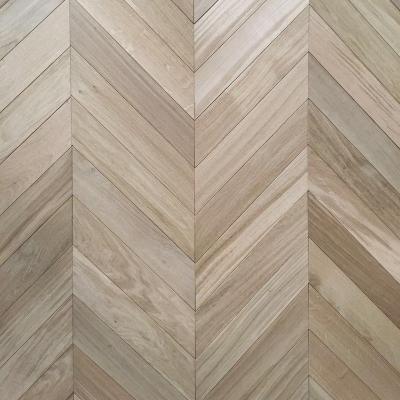 China Traditional A Grade UV Lacquer / Oiled Engineered Chevron Oak Wood Flooring for sale