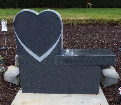 China Durable Black Color Tombstone Monument Granite Headstone Graphic Design for sale