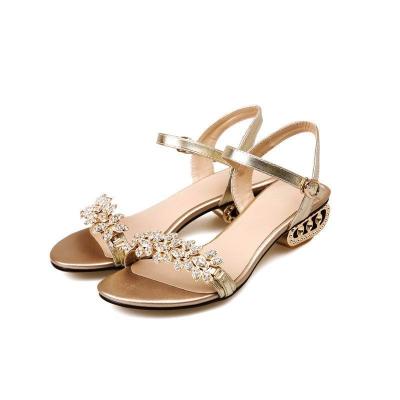 China 2022 New Fashion Summer Large Size Women's Flat Thick Heel Rhinestone Buckle Sandals Lightweight Women's Sandals for sale