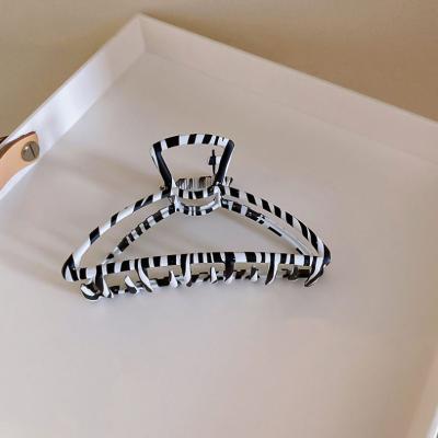 China Hot Selling Fashion Wholesale Fashion Alloy Hair Claw New Hair Clips Delicate Accessories For Women for sale