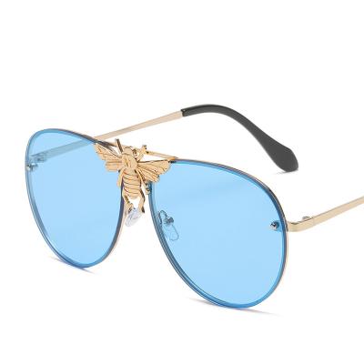 China 2022 Retro Fashion Sunglasses Metal Bee Fashion Lady Sunglasses Ocean Piece Trend Toad Mirror for sale