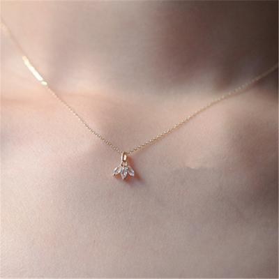 China Silver Plating 14K Gold Inlaid Crystal French Clover Pendant Clavicle Necklace Women Jewelry Chain Accessories 7.6mm*5.5mm for sale