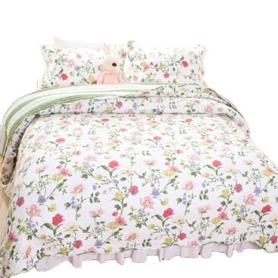 China Amazon Durable Hot Sales Style Dye Floral Bedspread For King Size With Pillowcases Quilting Bedding Set for sale