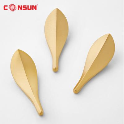 China Consun Style Luxury Furniture Cabinet Luxury Wardrobe Handle Leaf Shape Drawer Zinc Alloy Material Handle for sale