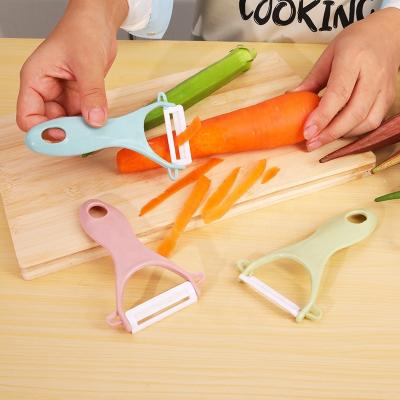 China Kitchen Plastic LFGB Fruit Vegetable Peeler With Blade Cover Food Grade 100 Pcs for sale