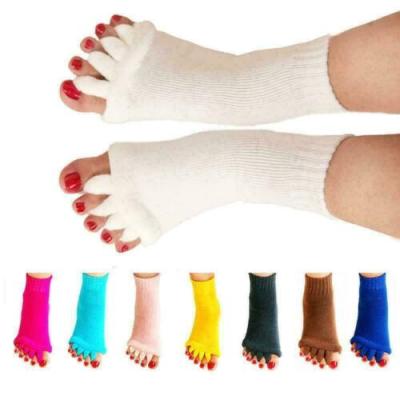 China GYM Open Toe Separator Five Yoga Sports Toe Alignment Socks Men Yoga Bumps Yoga Toe Socks Men Grip Yoga Socks for sale