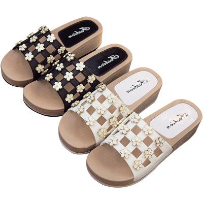 China 2021 Summer New Fashion Wedge Women Durable Non-slip Thick Bottom Slippers for sale