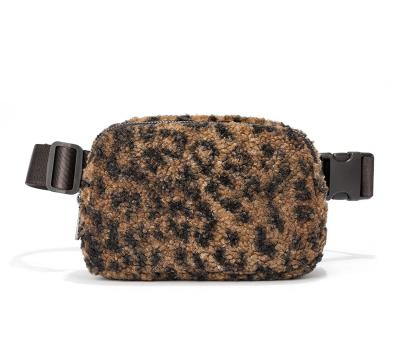 China OEM/ODM aceito Bolsa de cinto Sherpa Cute Feminino Moda Berber Fleece Fanny Pack à venda