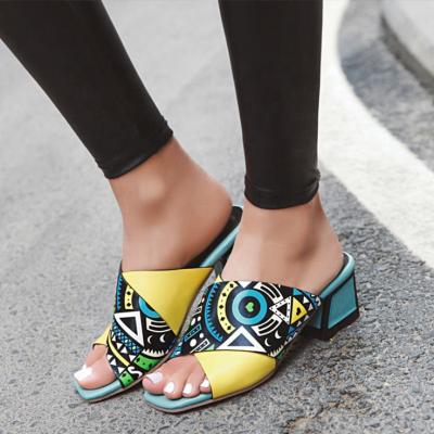 China Factory Fashion Trend Paisley Mid Heel Chunky Shoes Custom Made Women's Comfortable Slip On Square Open Toe Women Sandals for sale