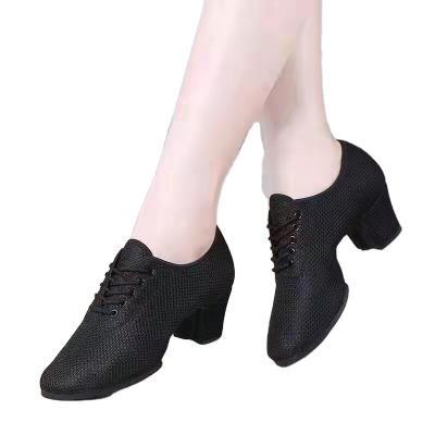 China Step Performance And Straight Bottom Training / Comfortable And Dry Two Point Bottom Inside Dance Shoes for sale