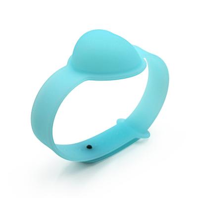 China Q1287 Heart Friendly Kids and Adults Stylish Travel Dispensing Container Refillable Instant Wristband Clean Wristbands and Wristbands for sale