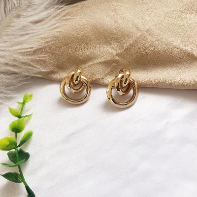 China Fashion OUYE South Korea 2021 New Simple And Fashionable Twisted Winding Hollow Metals Ring Alloy Earrings Women Sequin Earrings for sale