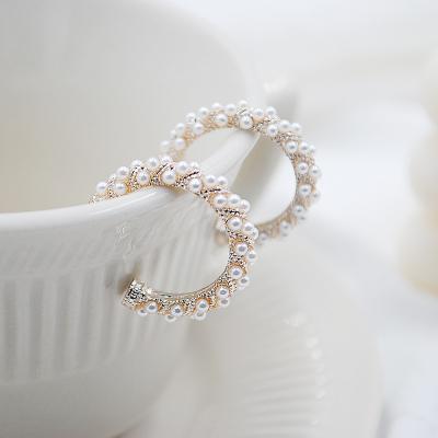 China 2021 OUYE CLASSIC Summer C Shape Earrings Fashion Women Pearl Earrings S925 Silver Wholesale Jewelry Luxurious Wedding Pearl Earrings for sale