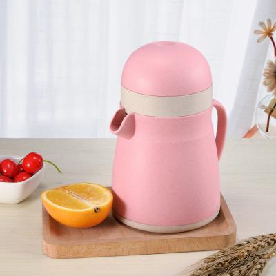 China Customized High Quality Multifunctional Pink Wheat Popular Health Straw Hand Press Orange Juicer for sale