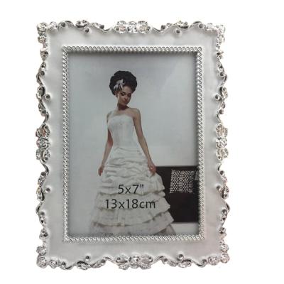 China 21109 luxury resin 6 7 light luxury 10 inch European style photo frame for sale