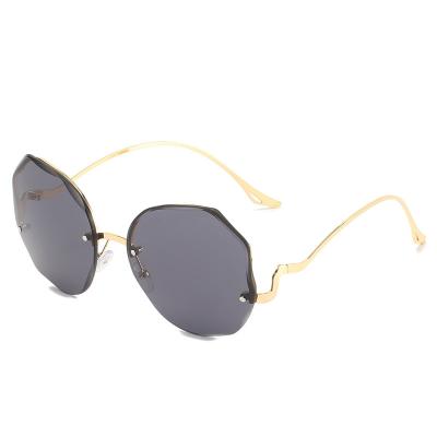 China Fashion Sunglasses Custom Logo Sunglasses Classic Top Selling On The Internet High End Sunglasses 2021 Luxury Women Sunglasses for sale