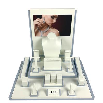 China Fashionable Factory Wholesale Custom Clear Color China Showcase Window Jewelry Display Stand Set for sale