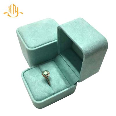 China Cute Green Ring Display XIANGYU Factory Velvet Jewelry Ring Gift Box For Engagement for sale