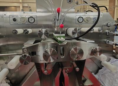 China Multi Shape Filling / Sealing Softgel Encapsulation Machine With Siemens PLC Control Te koop