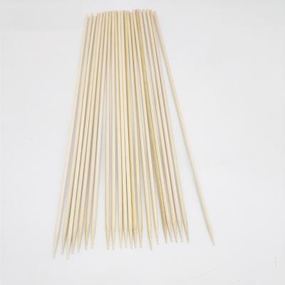 China Thermal Resistance 100% Natural Bamboo Round Stick Biodegradable Barbecue Bamboo Spits 30cm 100 Packs for sale