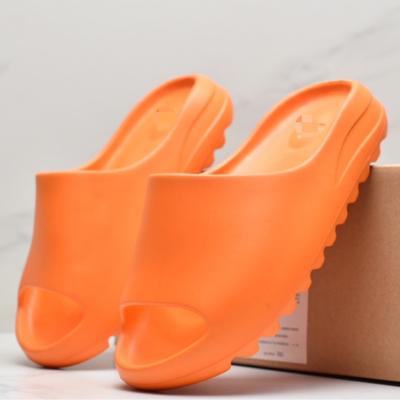 China Hot Selling Fashion Yeezy Good Quality Man Sports Lightweight Durable Breathable Slips Slipper From China for sale