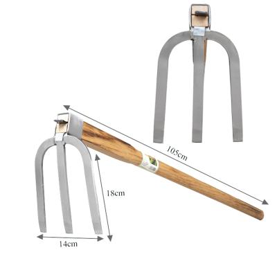 China Good Garden Rake Selling Agricultural Hoe Long Handed Three Tooth Digging Agricultural Tool Weeding Hand Held Wooden Handle Hoe for sale