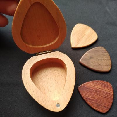 China Factory direct sales wooden guitar/bass/ukulele pick box can be customized heart-shaped logo beech guitar pick box for sale