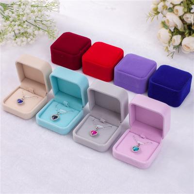 China Cardboard+Flannel 2021 Direct Wholesale Fashion Flannel Necklace Box Simple Multicolor Jewelry Box Manufacturers Classic Style for sale