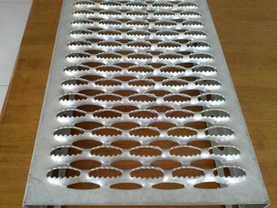 China SGS Diamond Hole Metal Galvanized Steel Plank Grating Slip Resistant for sale