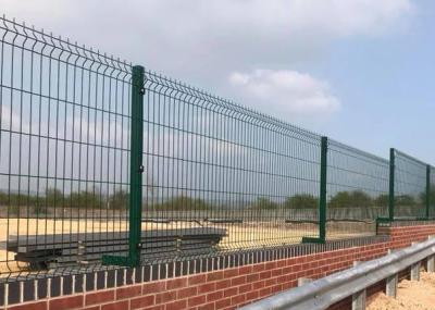 China Fio soldado curvado 3D exterior Mesh Fence 1.83*2.5m com cargo redondo quadrado à venda