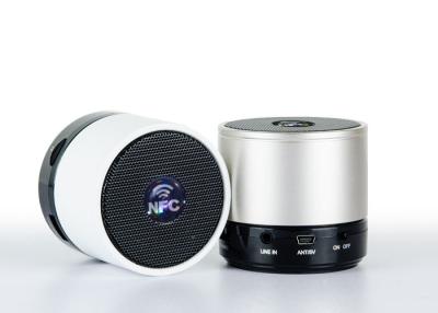 Chine Petit haut-parleur audio à la maison sans fil actionné extérieur cylindrique de haut-parleurs de Bluetooth à vendre