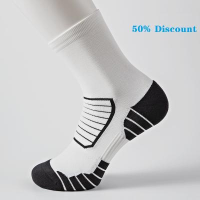 China 50% Discount Athletic Stocking Goods Running Athletic Crew Moisture Wicking Men Sport Bump Squeeze for sale