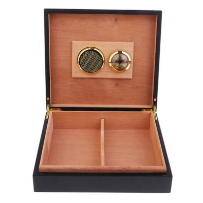 China Cigar Humidor Box With Glass Top Made From Cedar Wood Empty Cigar Humidor Solid Stash Handmade Wooden Box With Hygrometer And Humidifier Mahogany Cedar for sale