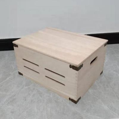 China Recyclable Unfinished Solid Wood Wooden Crates Home Organization Box, With Protective Hardware Corners for sale