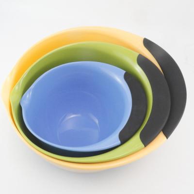 China Viable 3-Piece Plastic Mixing Bowls Set with Non-Slip Base and Pouring Spout for Easy Pouring Dishwasher Safe for sale