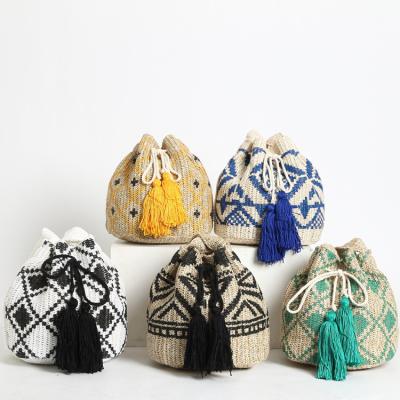 China 2021 Bohemian Style Bohemian Bucket Single Shoulder Tilting Straw LinenBeach Bag Tassel for sale