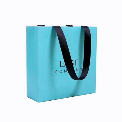 China Disposable Goods Using Low Price Art Paper Disposable Clothing Packaging Bags for sale