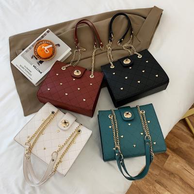 China Hot Fashionable Lady Handbags Messenger Girls Tote Purses Ladies Chain Handbags PU Rivets Popular Purses for sale