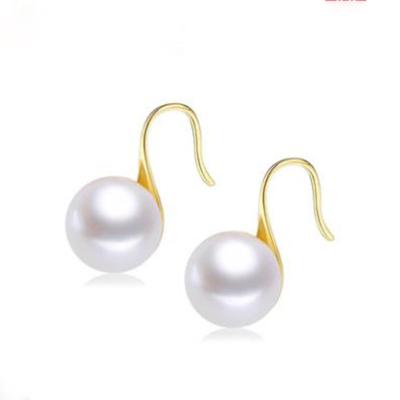 China Vintage New Fashion Pearl Earrings Jewelry 18k Freshwater Gold Plated White Pearl Drop Huggie Earrings For Women for sale